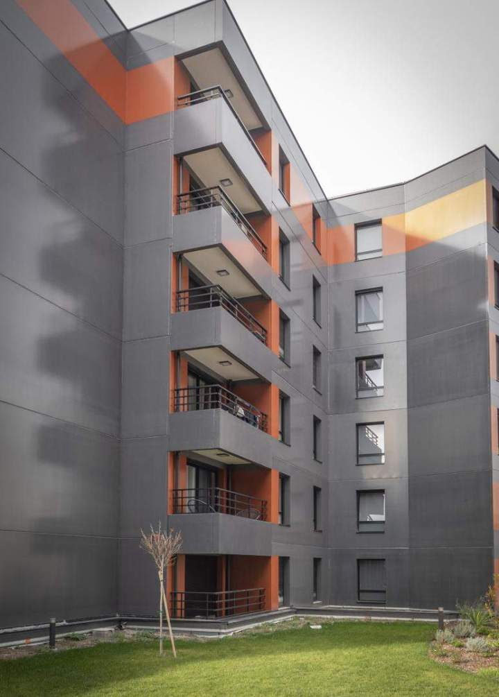 Bâtiment avec garde corps métalliques Clermont-Ferrand