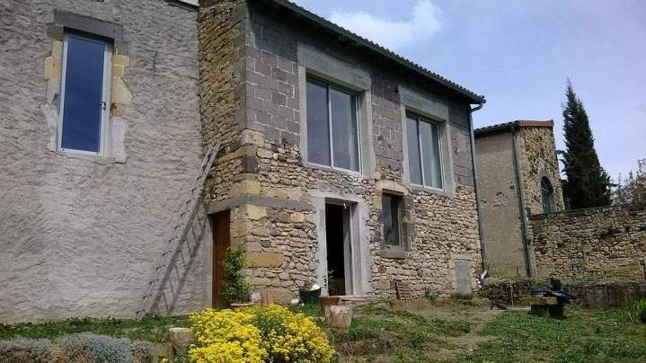Maison en pierre avant ajout de métallerie Clermont-Ferrand